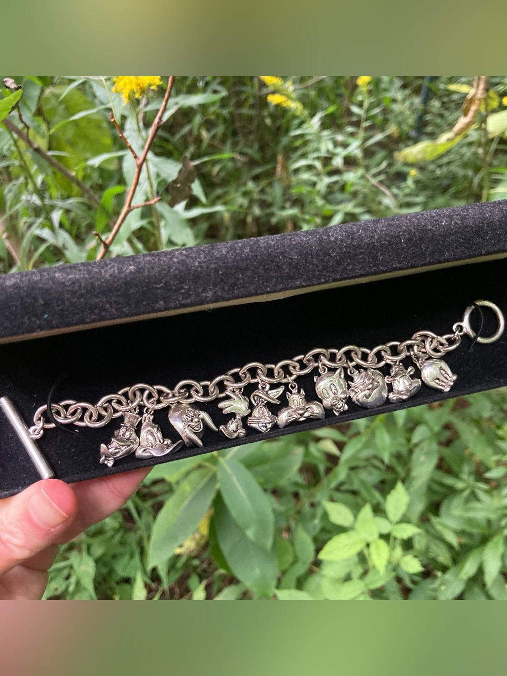1992 Vintage Warner Brothers Looney Tunes Characters Silvertone Charm Bracelet!